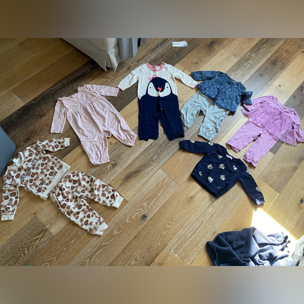 Baby Bundle! Baby Gap and Saksoff5th outfits; size 12-18months